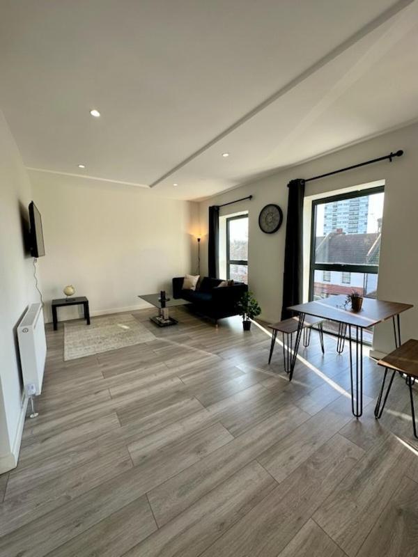 Stratford Apartment With Balcony ロンドン エクステリア 写真